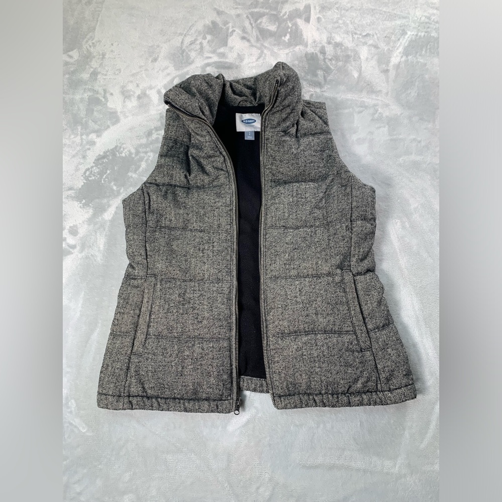 Old Navy Gray Puffer Vest - Picture 11 of 13